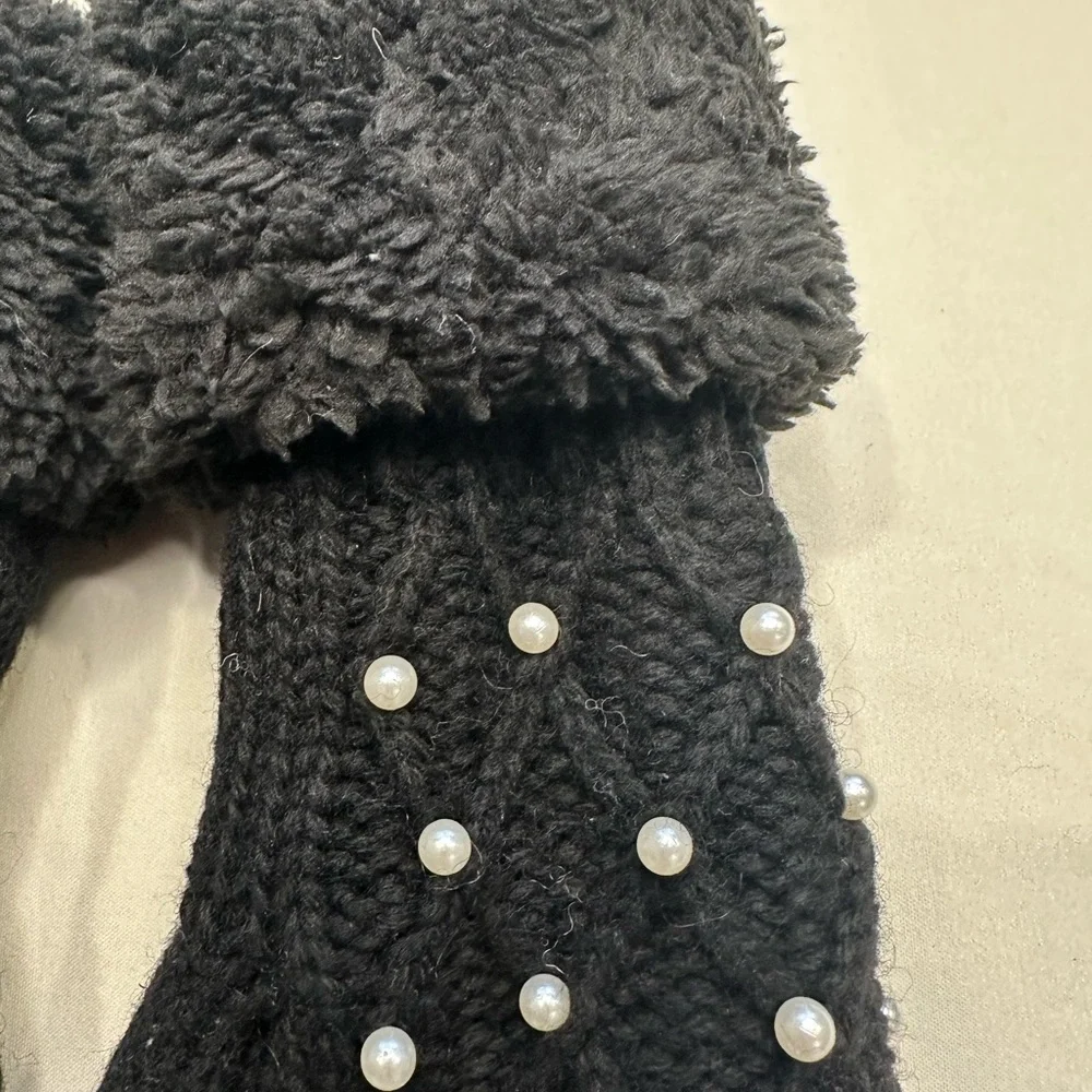 Coco + Carmen Ladies Winter Mittens. NWT